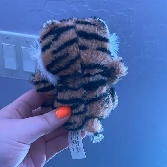 Tiger and snowman plushies - Picture 5 of 6